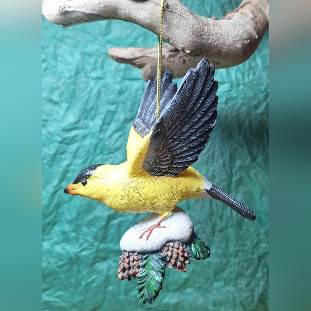 🌼THE DANBURY MINT Songbird Collection Goldfinch Christmas ornament